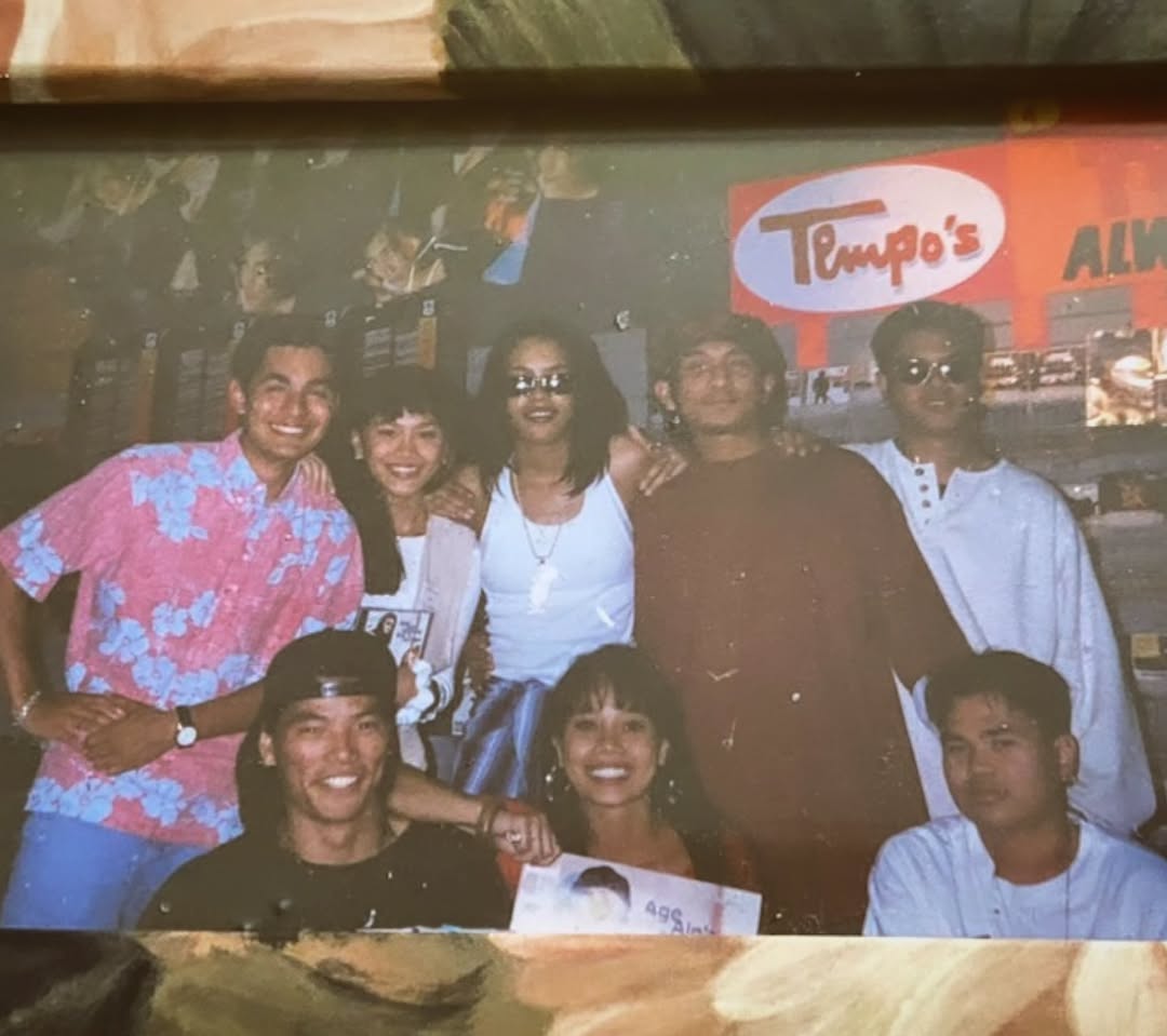 Rare photo from @the_joyful_yelper of Aaliyah taken during an