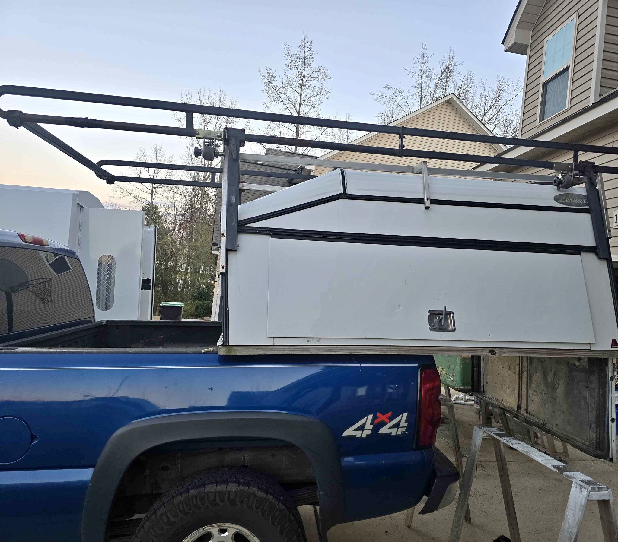 LEER Contractor Truck Cap / Utility Topper w/ Ladder Rack – Full Size ...
