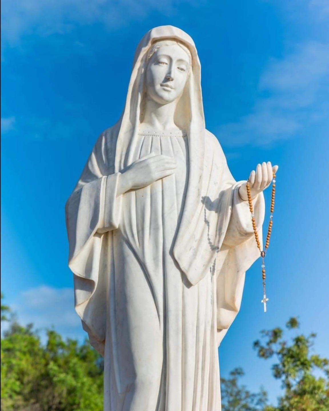 🌹Mensaje de la Virgen María Reina de... - Rosas para la Gospa | Facebook