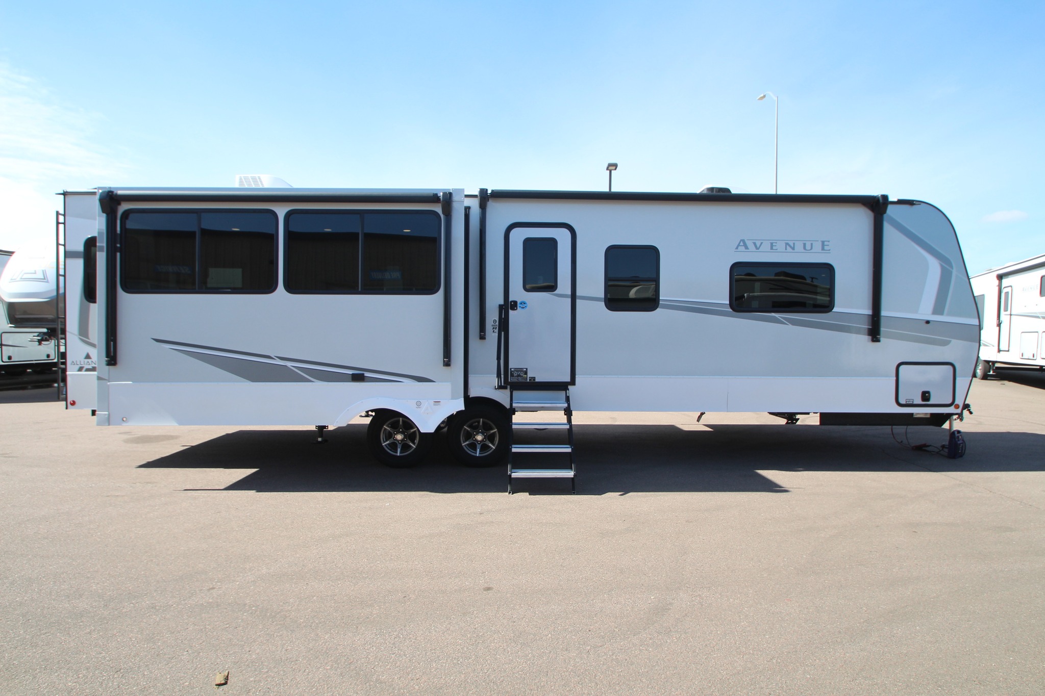 Noteboom RV - 2025 ALLIANCE AVENUE 332RL - REAR LIVING/... | Facebook