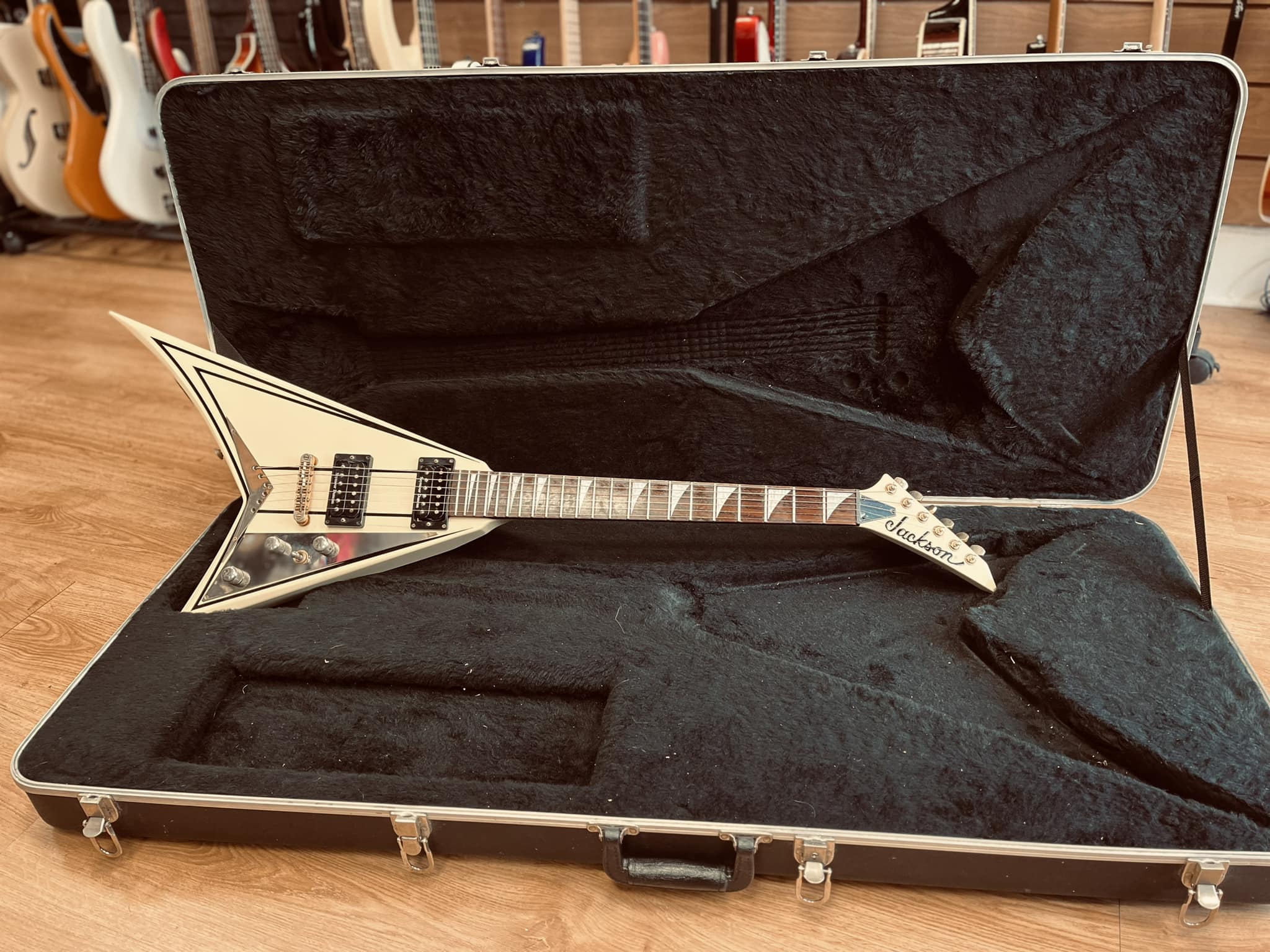 JACKSON Stars RR-J1E Floyd Rose 日本製 ギター 2007 Jackson Stars RR-J1E guitar in trans black