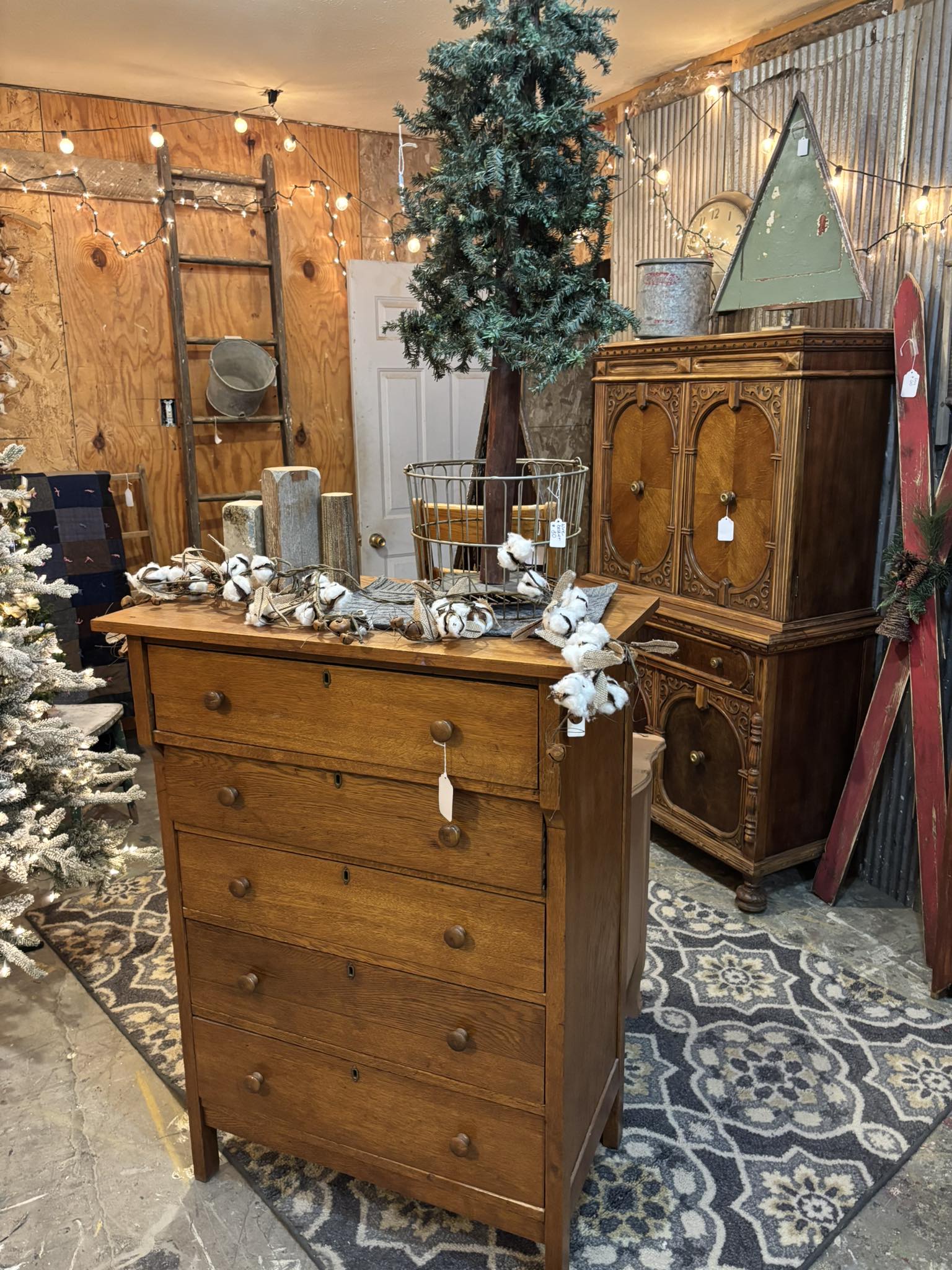Kelly's Vintage Decor added a new... - Kelly's Vintage Decor