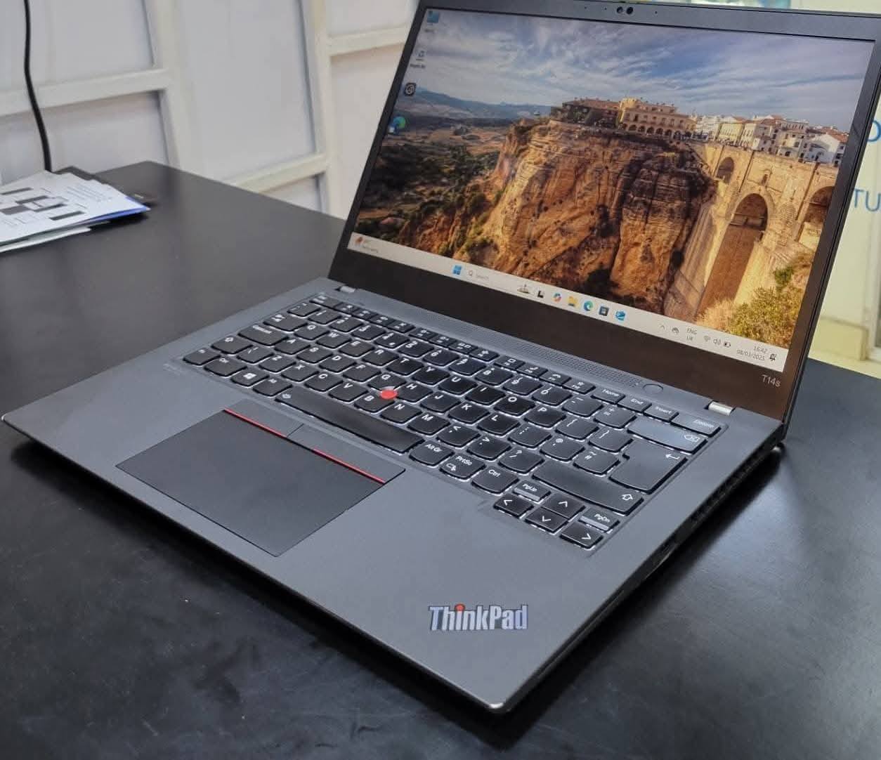 Lenovo ThinkPad T14S Gen 2 i7 11th • Processor: Intel Core i7 