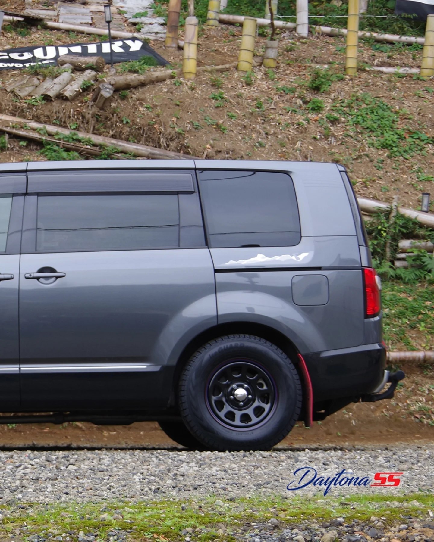 三菱デリカD:5 冬支度 デイトナSS 7Jx16 5/114.3 is35 アイスガードSUV 
