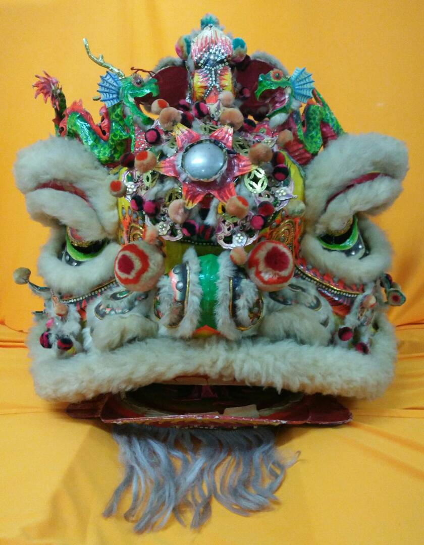 马六甲肇庆醒狮团 - 马六甲肇庆醒狮团成立于1953年，由何四师父担任主任及指导。传统舞狮为肇庆会馆主要活动。 本会馆承接新年舞狮采青贺岁及 ...