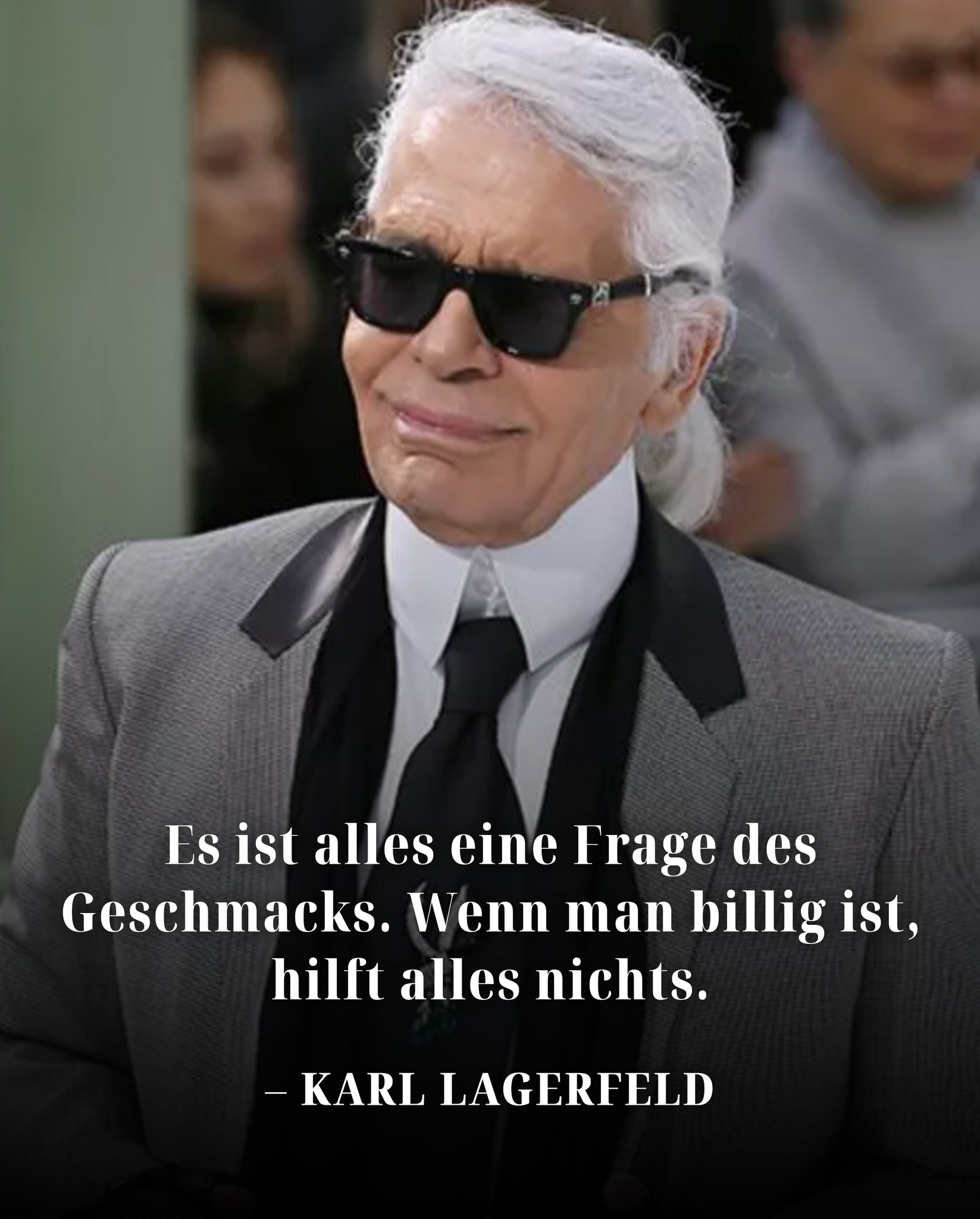Karl Lagerfeld zählt zu den bekanntesten Modeschöpfern weltweit. ✨ Mit seinen umwerfenden Designs schrieb er Geschichte und prägte die Fashion-Welt bis heute. Doch nicht nur seine Ästhetik, sondern au