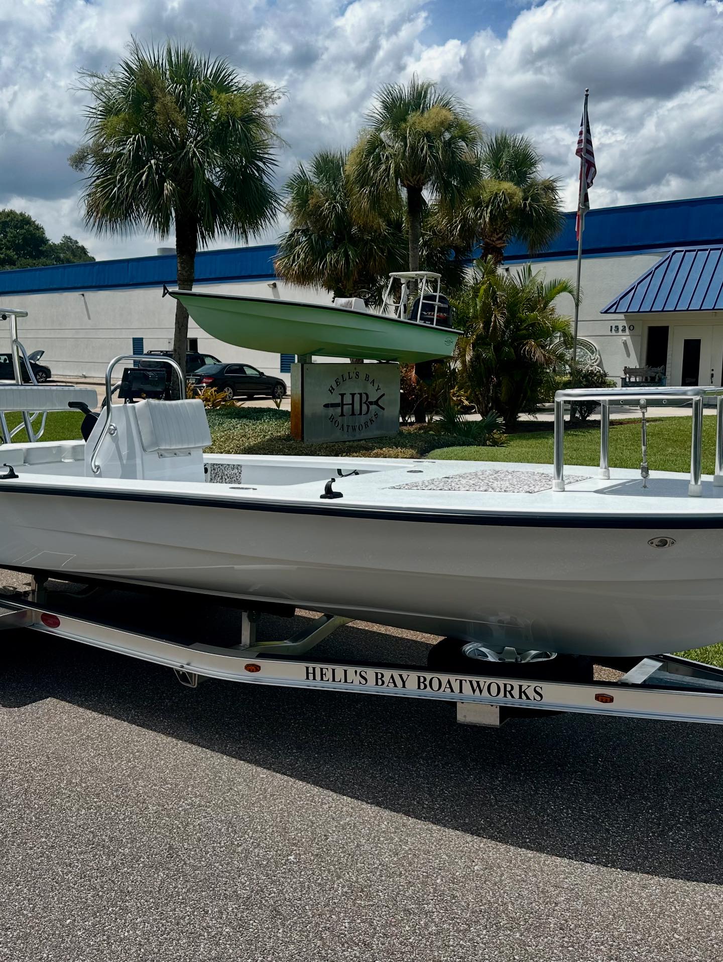 Hell's Bay Boatworks - The Hell's Bay Estero comes standard equipped ...