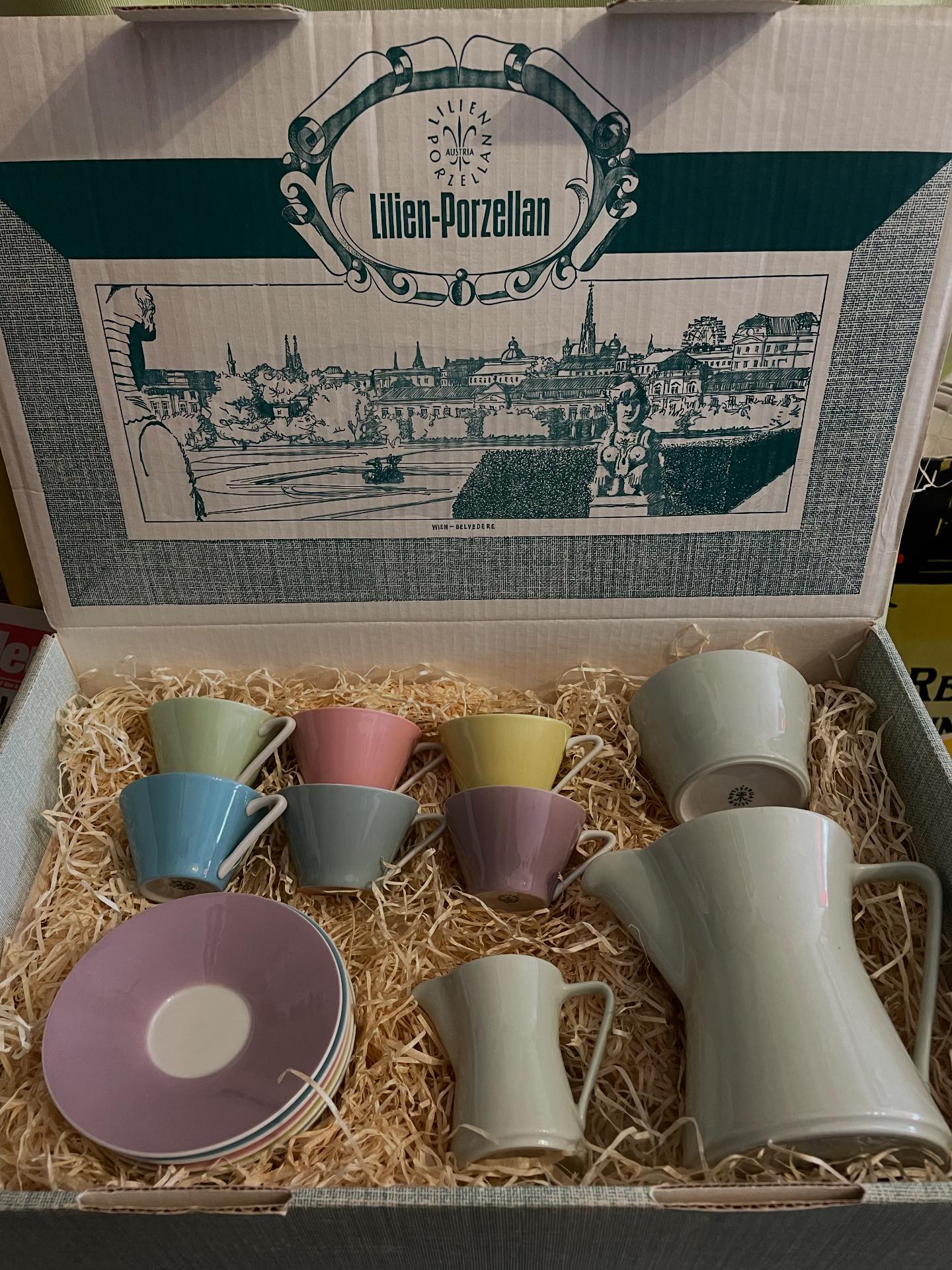 Lilien-Porzellan Espresso-Set im Originalkarton eingetroffen! 😍 www.sammelnmachtfroh.com #geschenk #geschenke #gift #gifts #lilienporzellan #lilienporzellandaisy #lilienporzellankaufen #lilienporzella