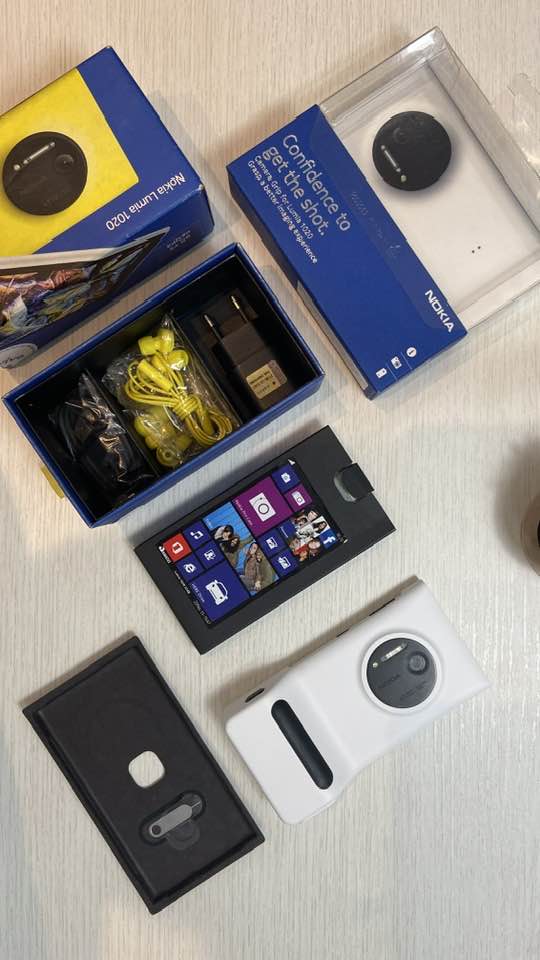 Nokia Lumia 1020 completo com câmera grip