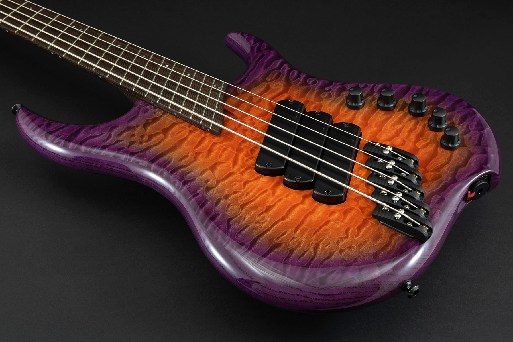 🔥Let's start the week with this tailor-made Dingwall Z. 👊Specs
