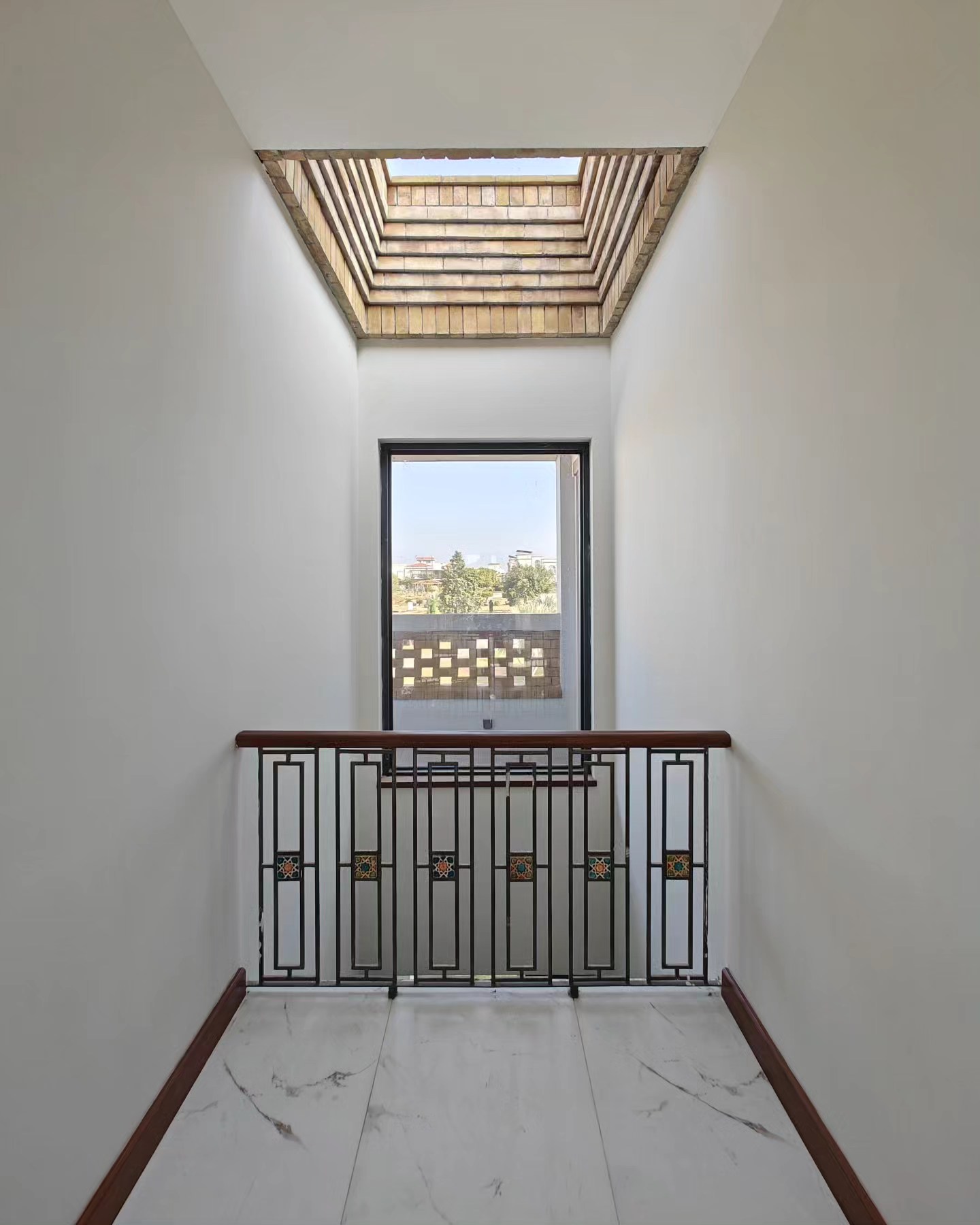 Markhor - The skylight is made in bricks over the double entrance foyer ...
