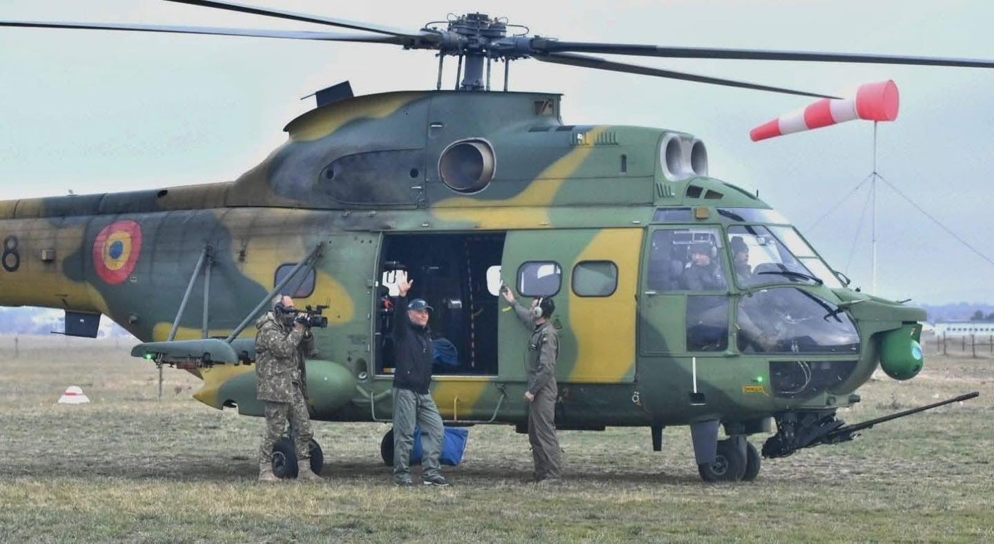 Forţele Aeriene Române - Cine alungă ploaia mai bine, dacă nu motorul ...