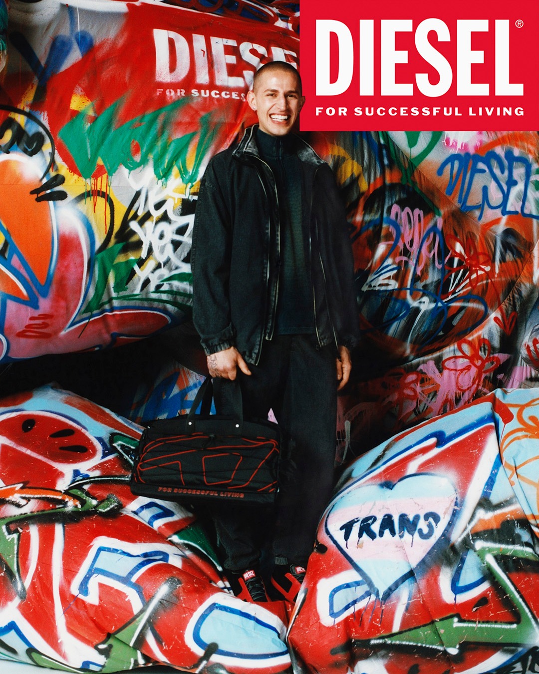 asuemon 新品 DIESEL XXMATCHTOTE 緑・赤・黒 夏のレジャーやアクティブな装いに映える、軽やかな素材感のアイテムを