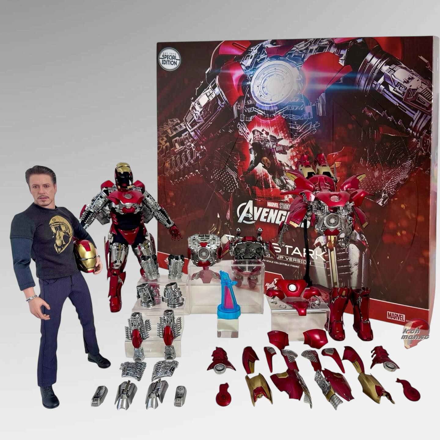 Hot Toys Tony Stark Mark VII Suit Up Version - Special Edition