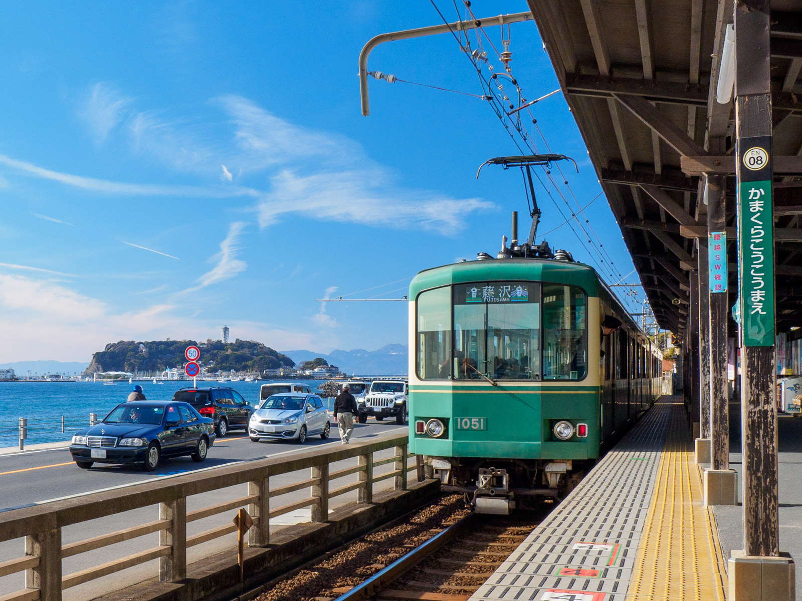 鎌倉高校駅前のモジュール製作途中。 あまりに有名だけど、やっぱり絵になる鎌倉高校前駅。 . レトロな