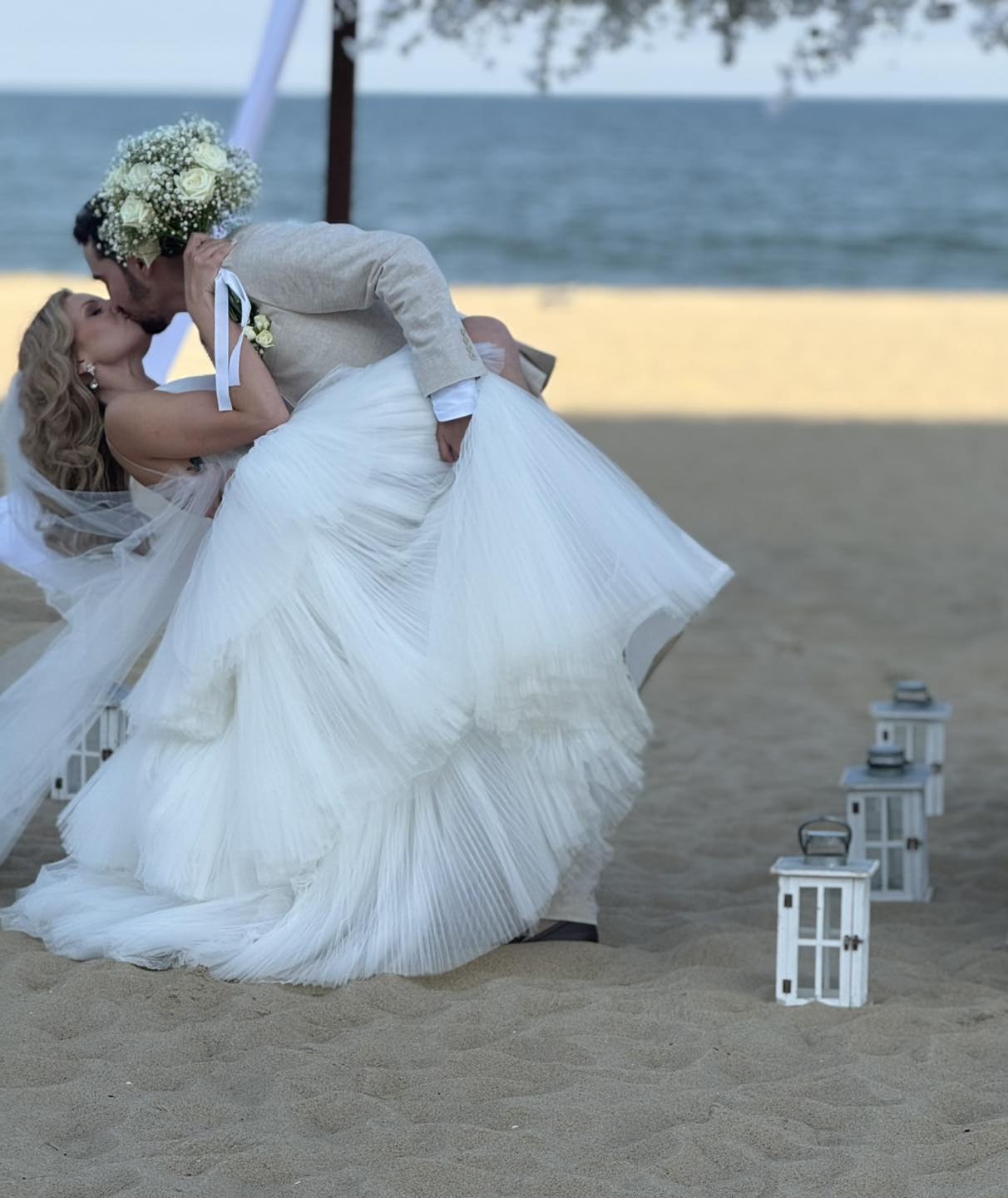 barefoot beach wedding dresses That Dress!!!! Corinna and Luka July ceremony followed by 2- hour celebration with diner cake and first dance with Bride Weddings and Coastal 59 Venue. #BeachWeddingVibes Pink Punk Dress - ring detail Color:White Color Black Lace Sandals