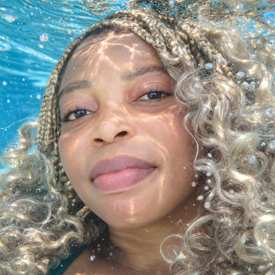 Nor trow stone for glass house ooo | Sonia Oghene