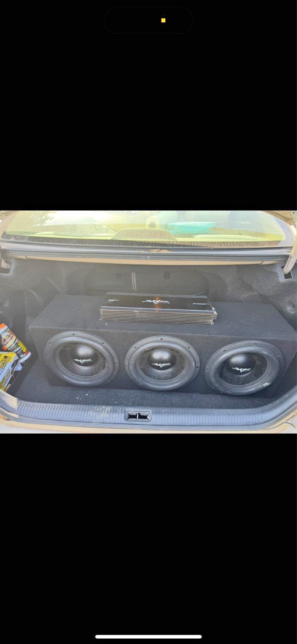 3 12 sealed Box Scar Audio Subwoofer. 2000 Watt amp included ...
