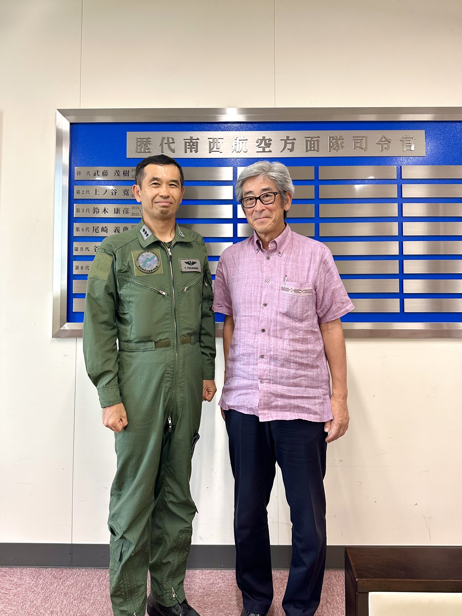 寺﨑隆行南西航空方面隊司令官（空将）への離任挨拶 Farewell call to