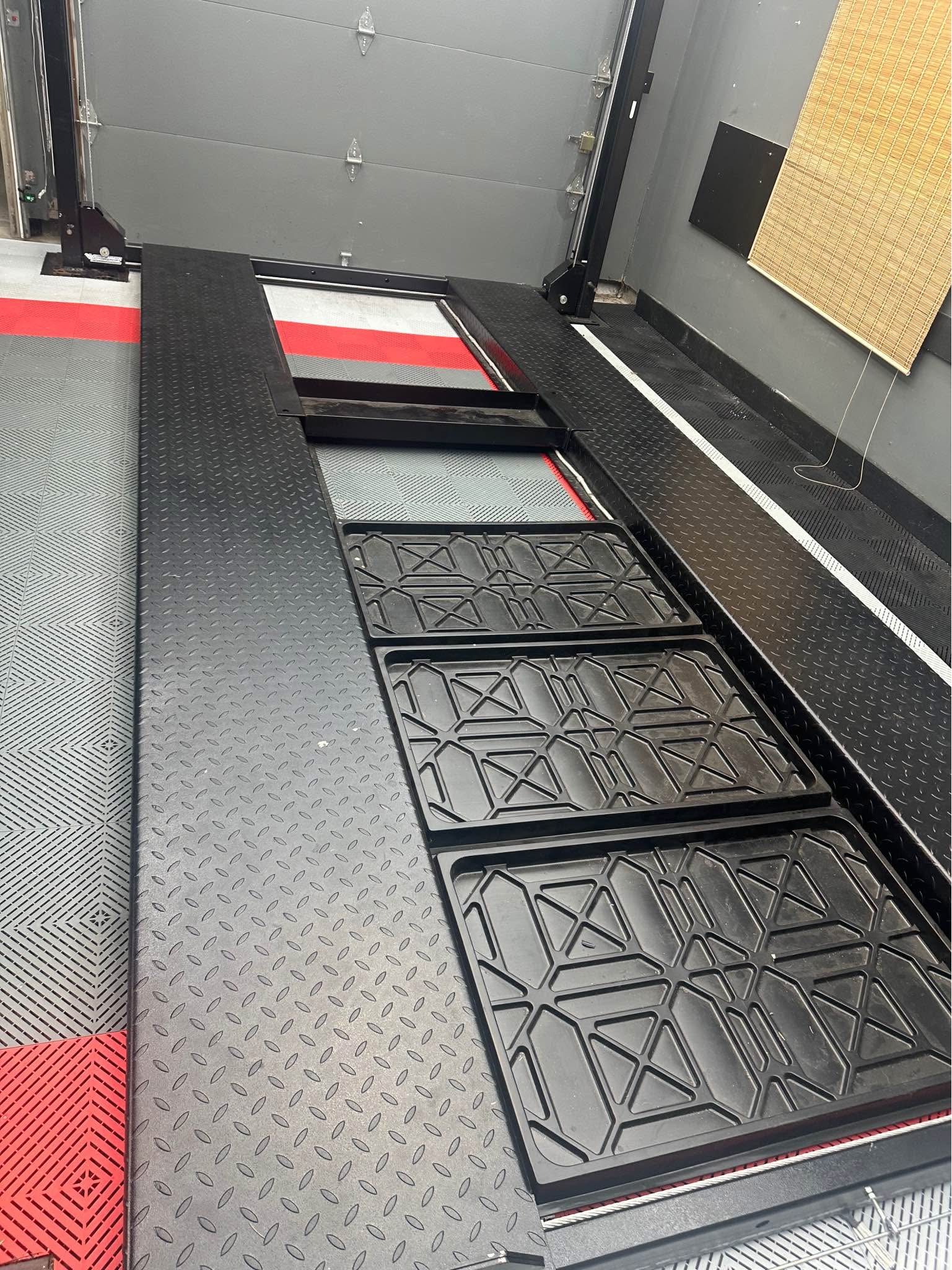 Four post storage lift 8000 lbs missing ramps - Weight Lifting Machines ...