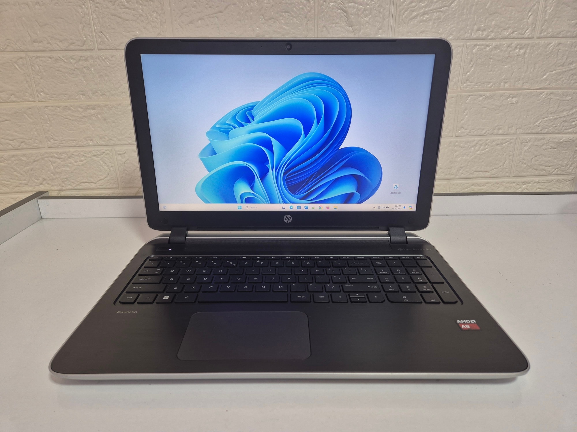 Danijela - Hp pavilion 15 Procesor: AMD A8-6410 with AMD Radeon R5 ...