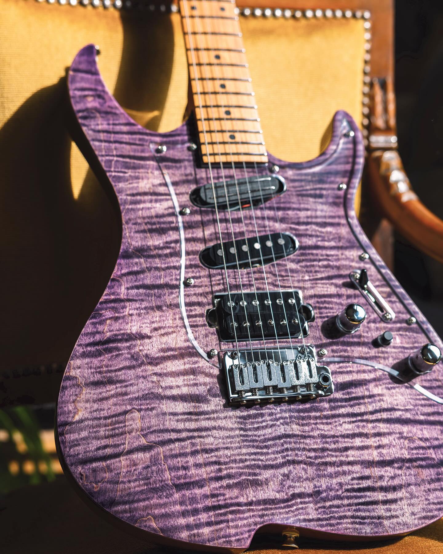 Vola Oz RV TNC guitar up close