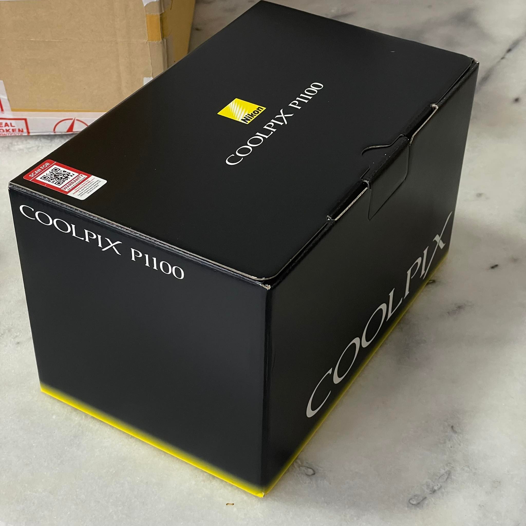Nikon COOLPIX P1100 箱入り Want to know more about the Nikon Coolpix P1100? Check out our
