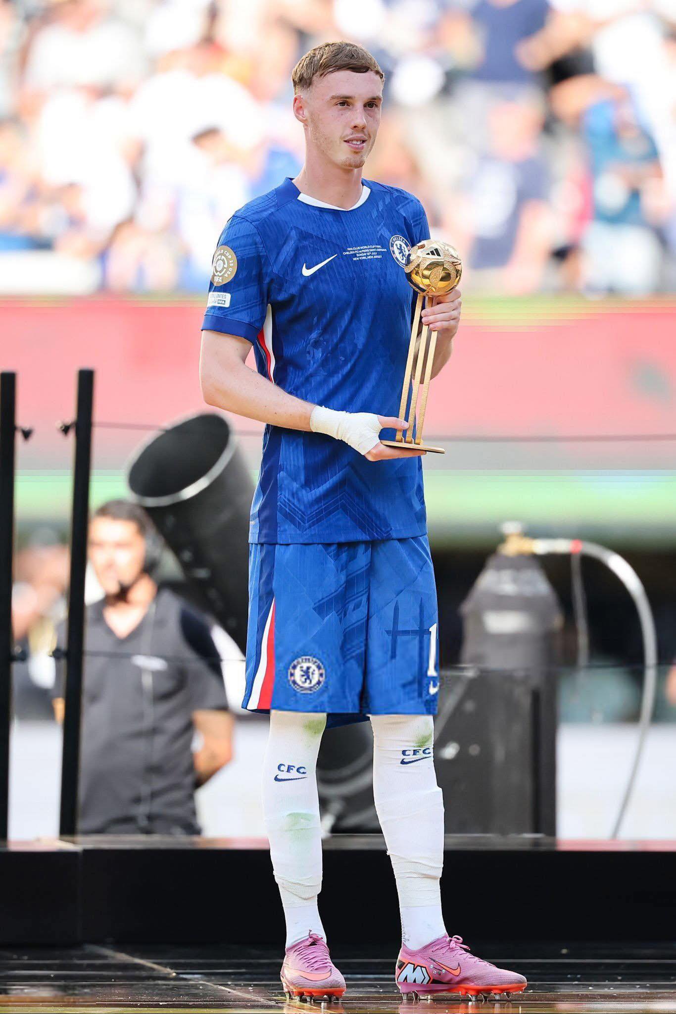BREAKING Cole Palmer wins the Golden Ball award at the 2025 Club 