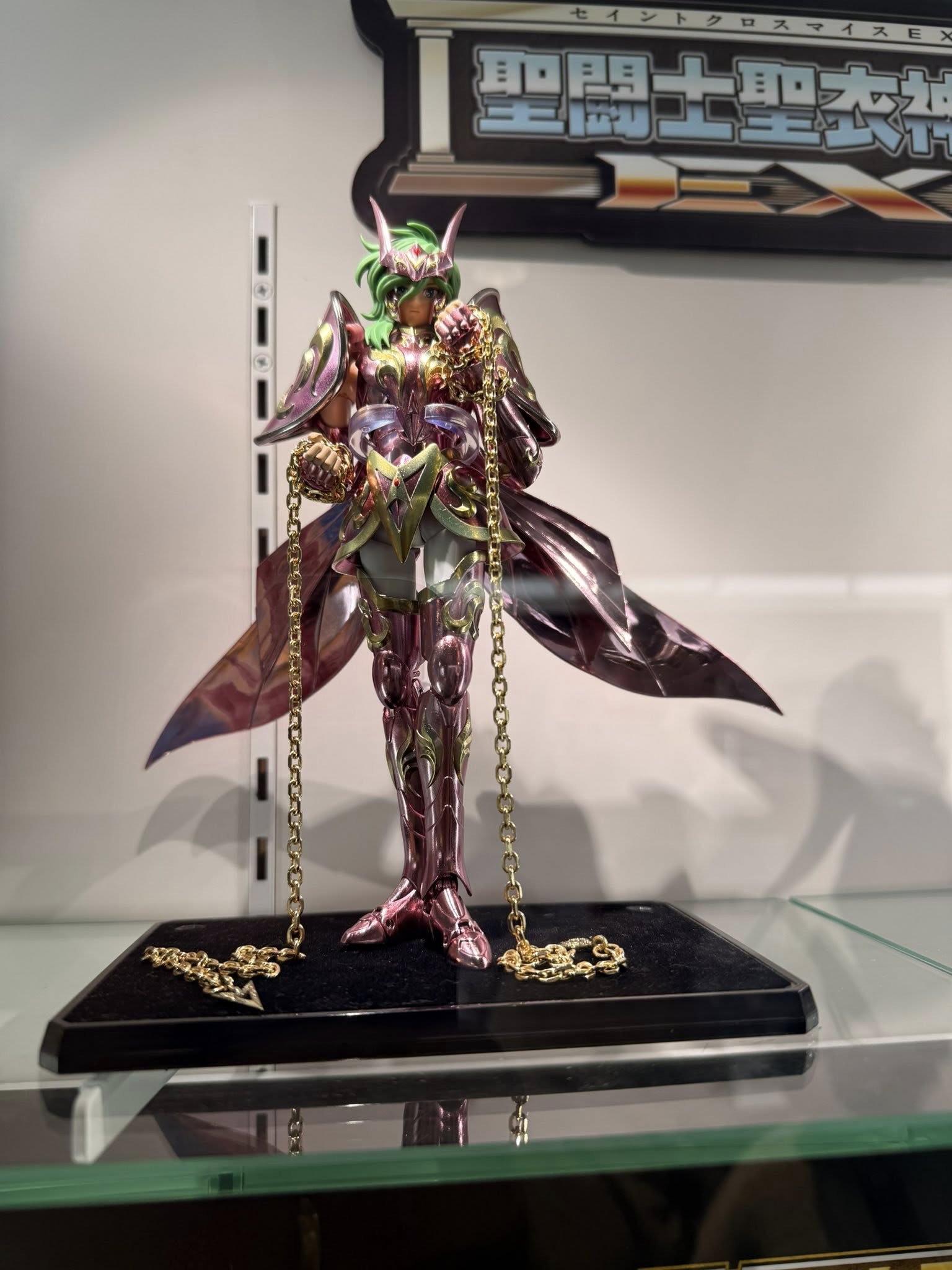 Primer vistazo a la caja de la figura de Shun con su Cloth Divino