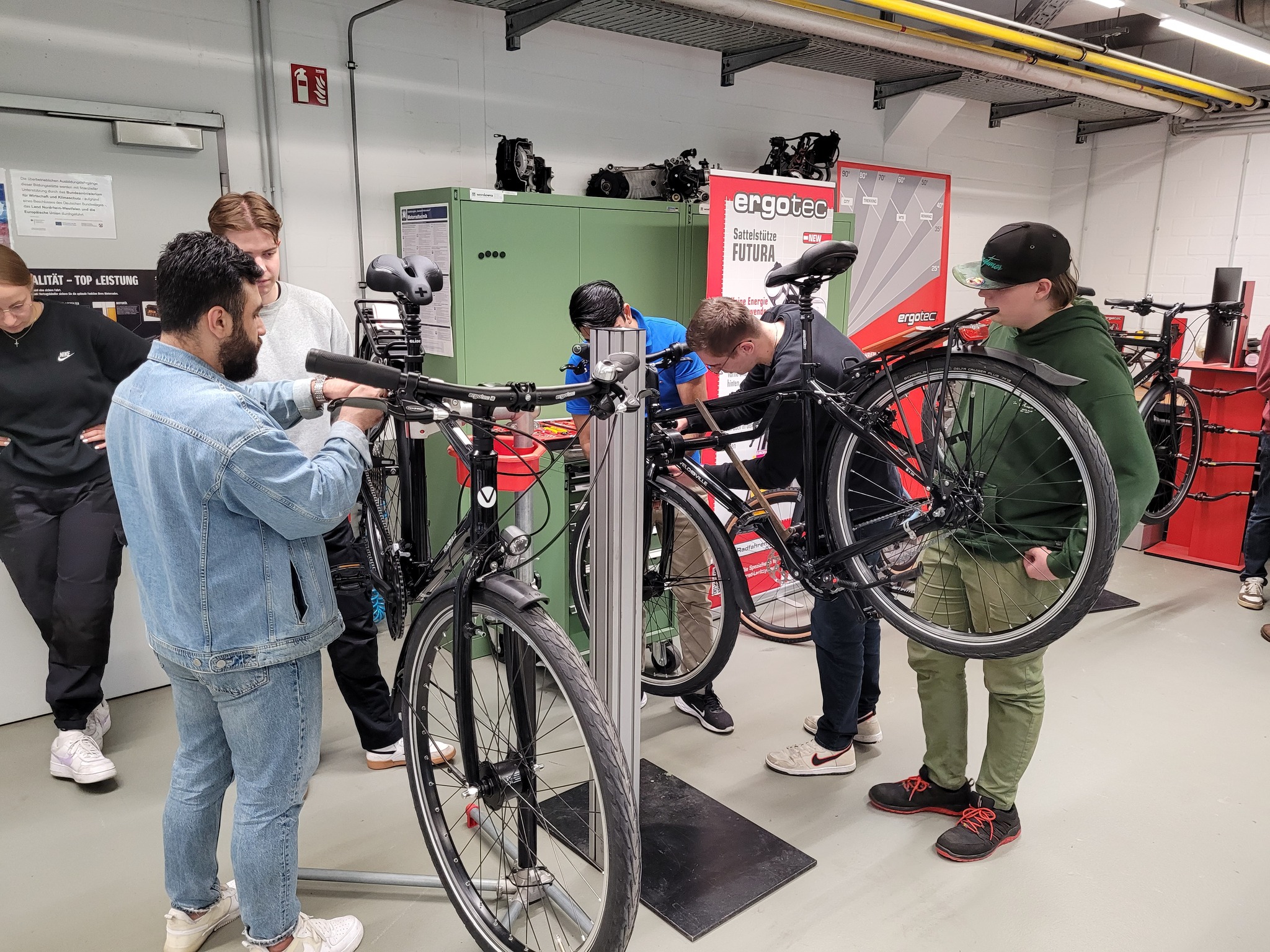 Staatl... - Staatliche Fachschule für Holztechnik in Rosenheim