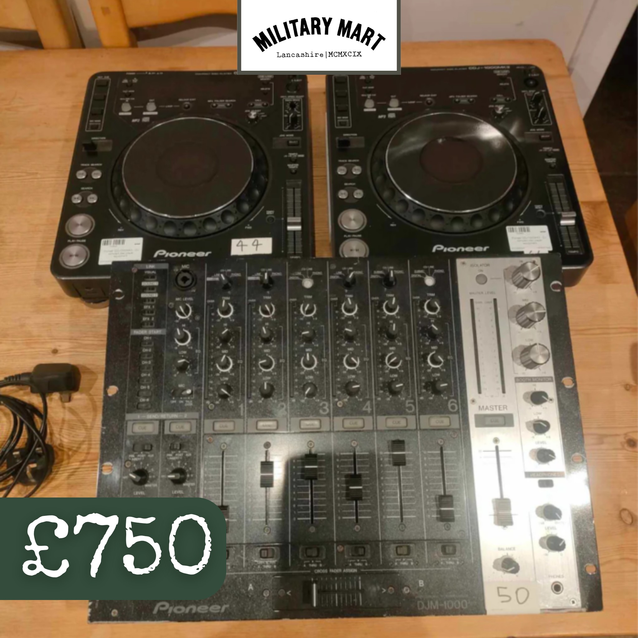 Pioneer Vintage DJ Setup: 2x CDJ-100S Decks & DJM-300 Mixer (Mint