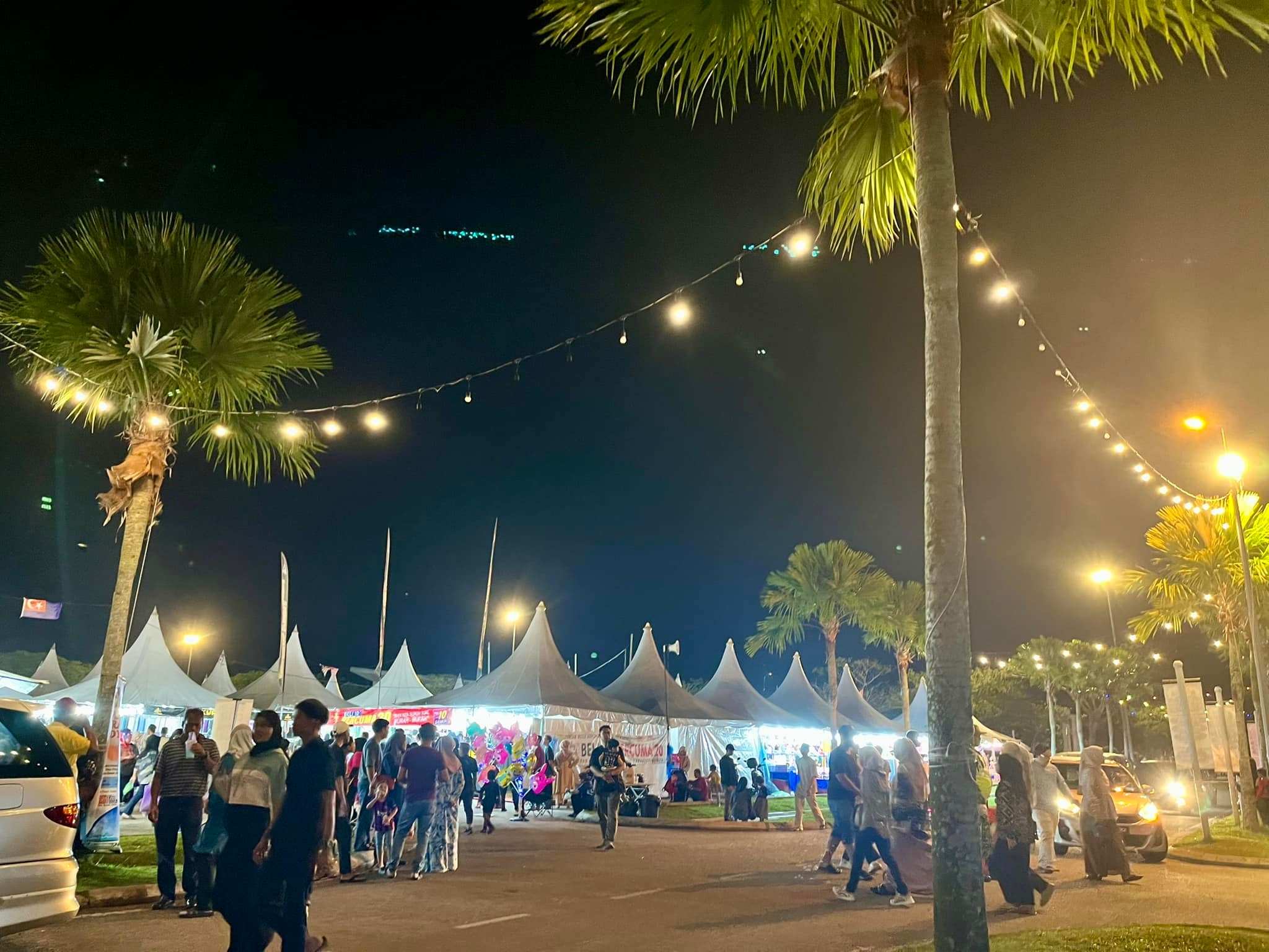 BAZAR MEGA RAYA UTHM | Parit Raja