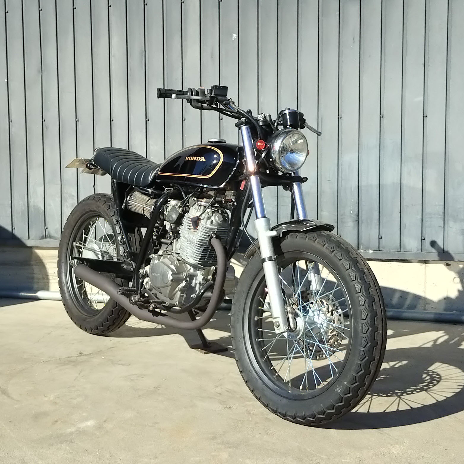 FTR223+CB125タンク。 ずっとやりたかったカラーリング。 ぱっと見で