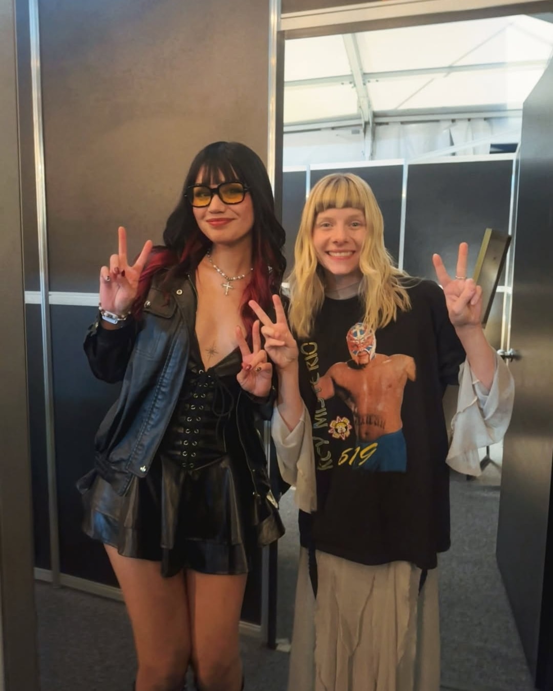 Aurora México - AURORA con una fan y la poderosisíma... | Facebook