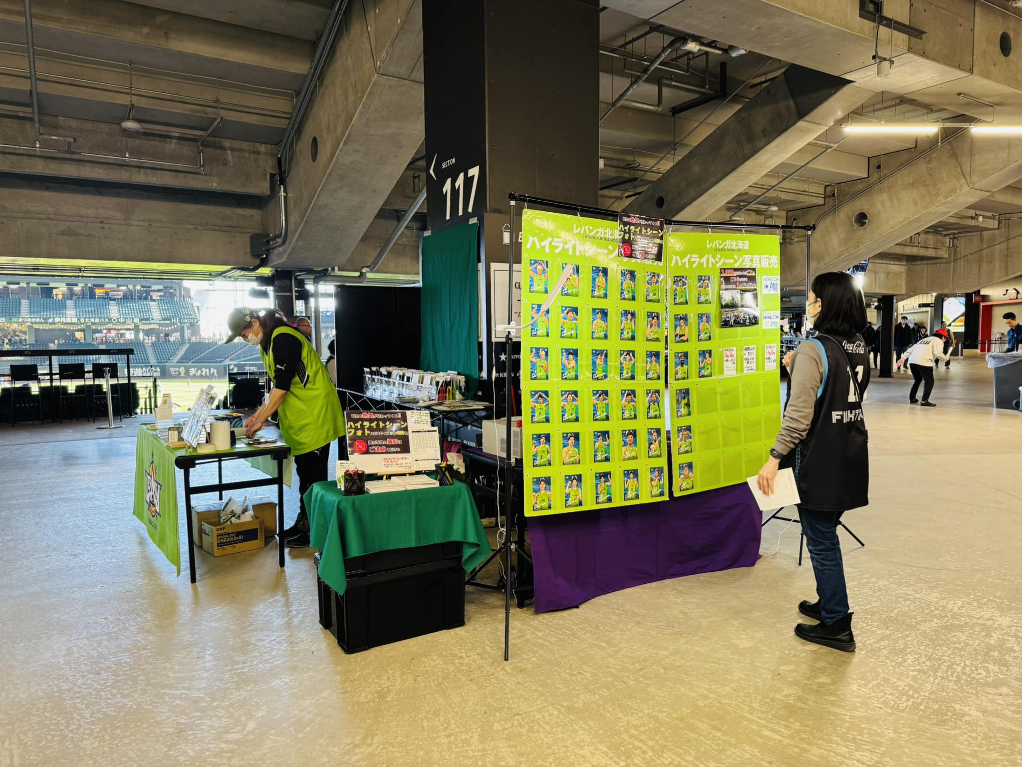 会場ではクラブオフィシャルカメラマン撮影の写真を販売しているブース