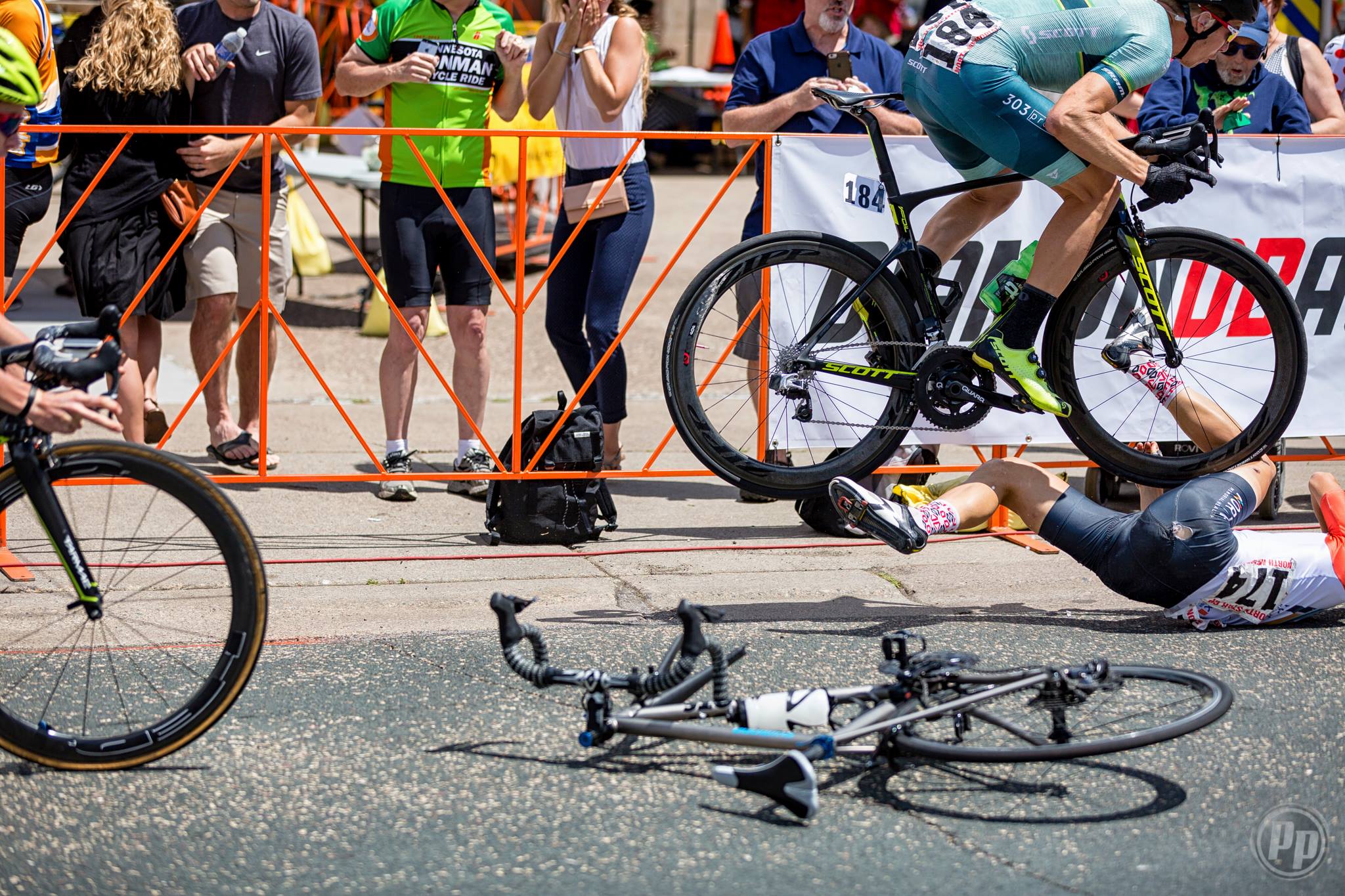 The ugly side of crit racing.... - Prenzlow Photography