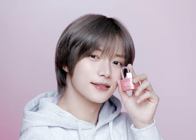 TXT #杋圭 代言Coralhaze 唇蜜廣告宣傳圖... - Starry Notes ::: 스타리 노트