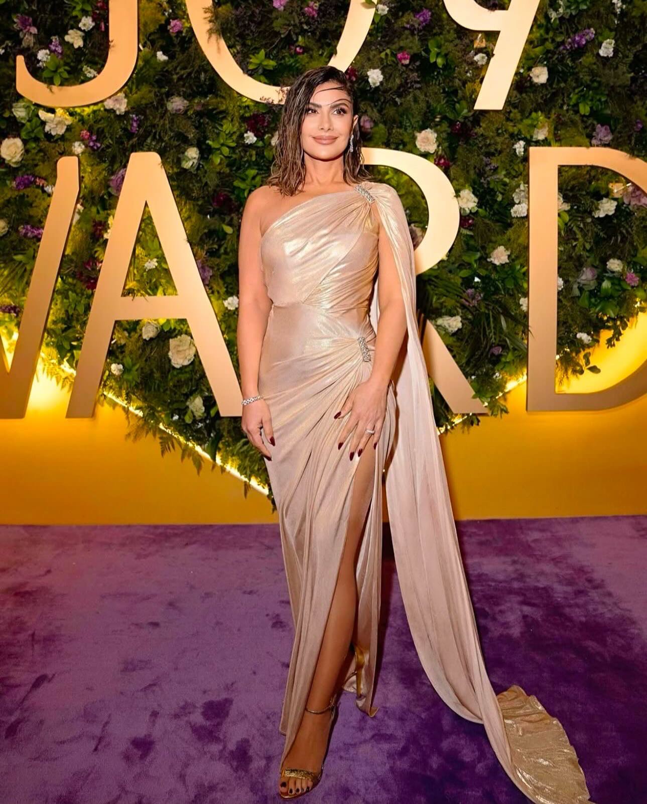 zuhair murad gold dress Discover more moments from last week's Joy Awards 2025 @sabamubarak shines in a Ready-To-Wear Resort 2025 figure-hugging dress. @enjykiwan in a Ready-To-Wear Spring 2024 halter-neck dress. @rashabilalofficial in Ready-To-Wear Fall-Winter 2024 taffeta Occasion:TRAVELWEAR