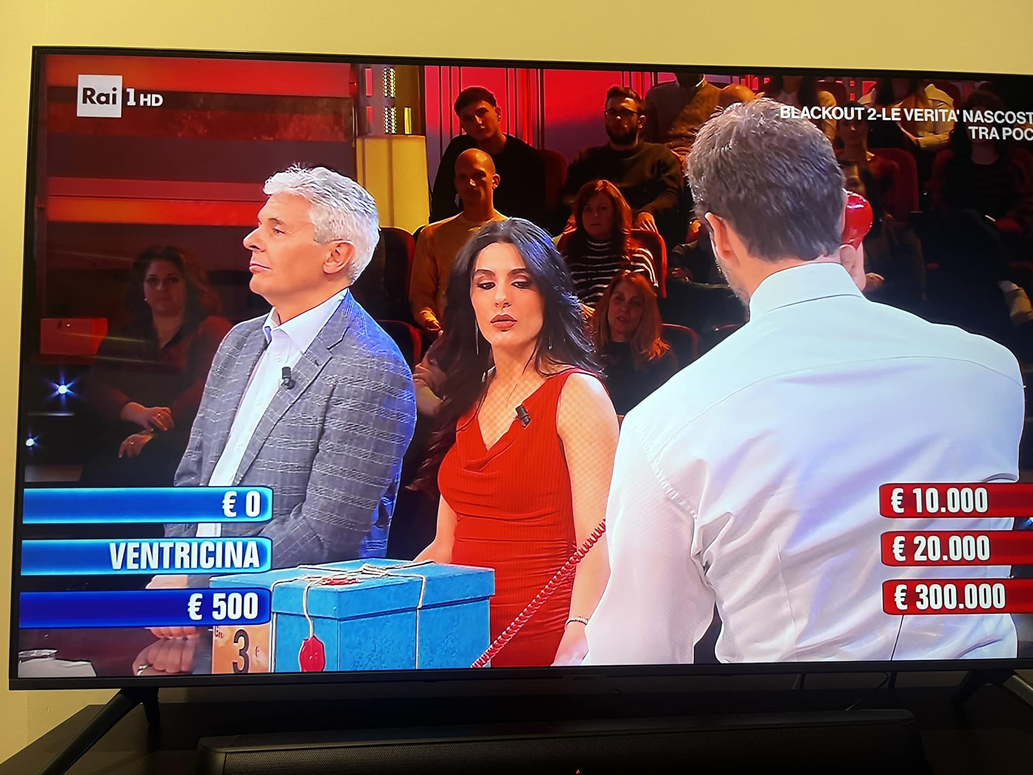 Marcus Navajo - Secondo voi ha il pacco rosso 🤔⤵️ #AffariTuoi | Facebook
