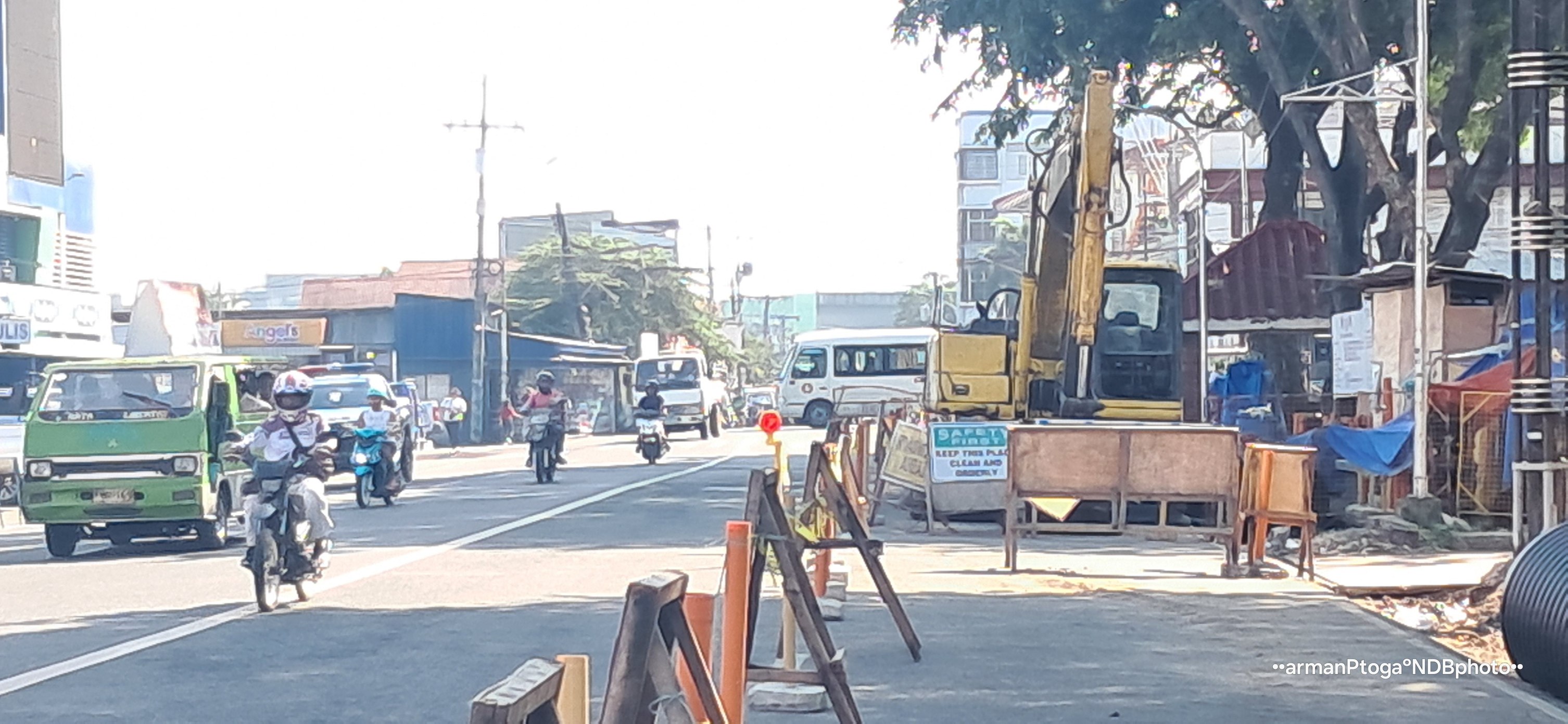 Negros - 8:41 AM at the western side of the Bacolod City Plaza ...
