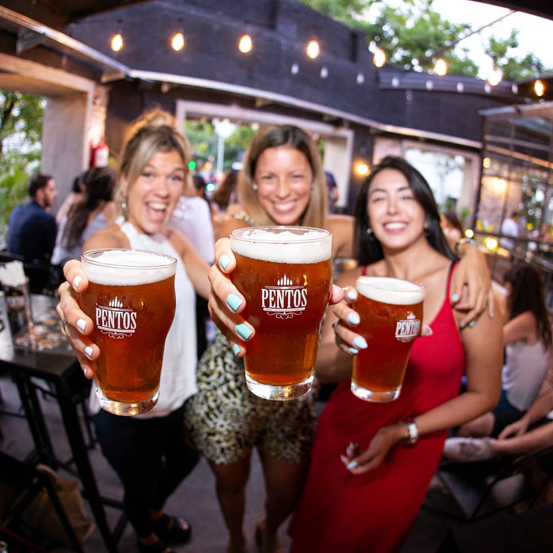 🍻🥳🤩¿¡DÓNDE SE CORTA LA SEMANA!?🤩🥳🍻👉... - Pentos Cerveceria