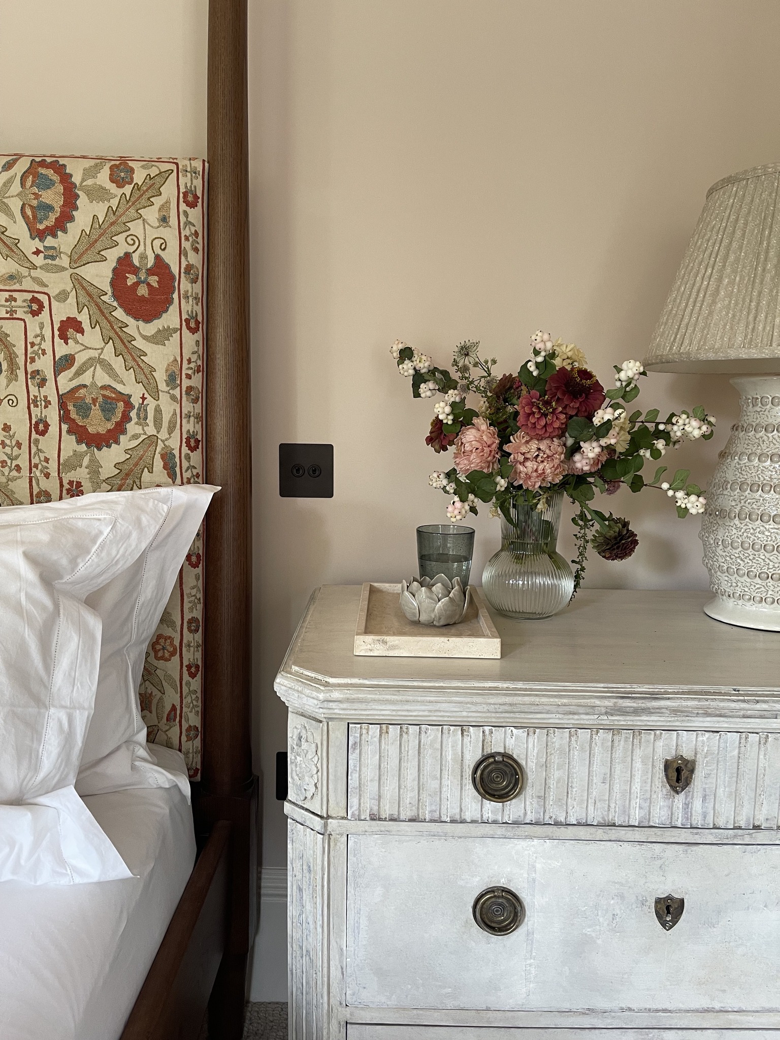 Alexandra - We wouldn’t mind being a guest in this room! This stunning ...