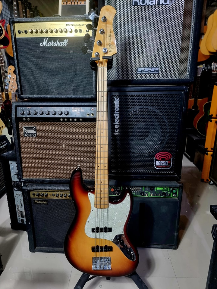 For sale Elioth j303 jazz bass Active passive pick up Slightly