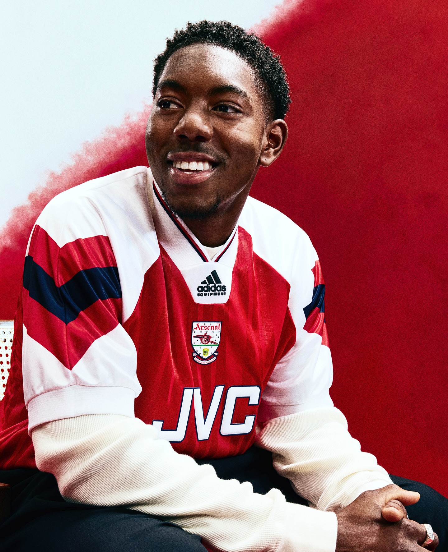 Top of the league and on top with the retro kits. Arsenal Bring