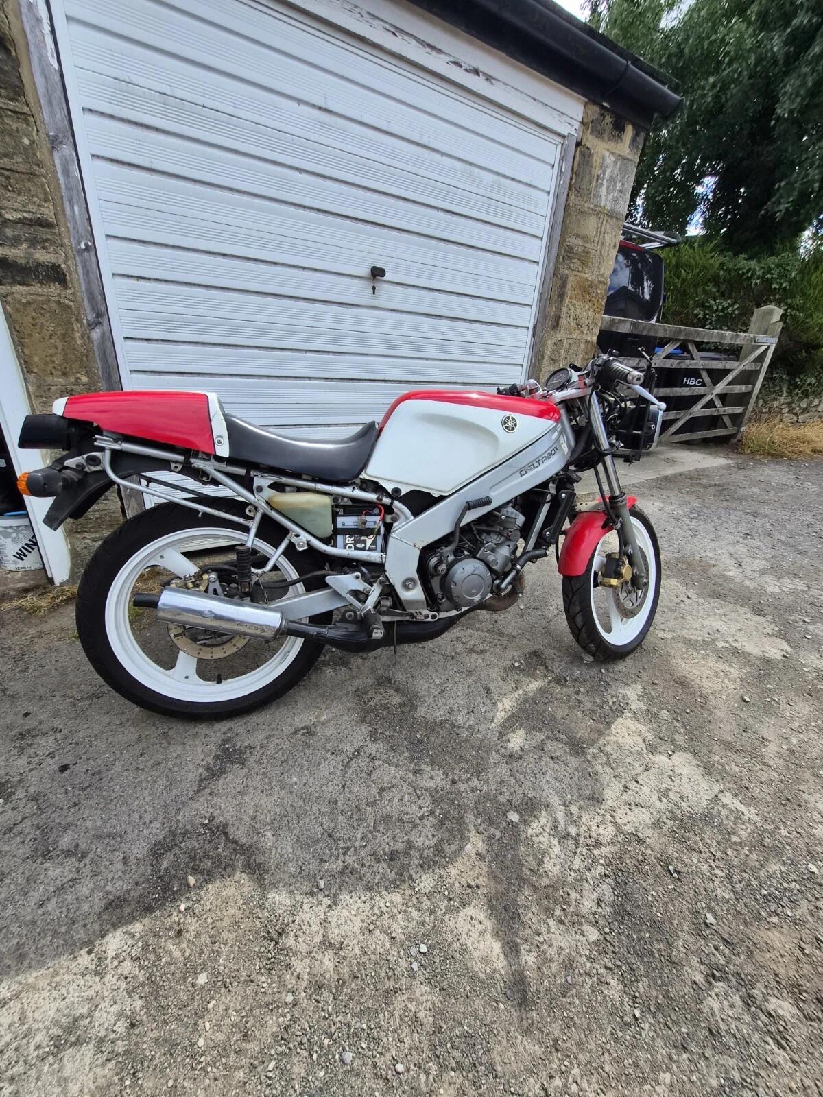 90's - Looking for a rare gem? Snag a genuine 1992 Kawasaki ZXR750