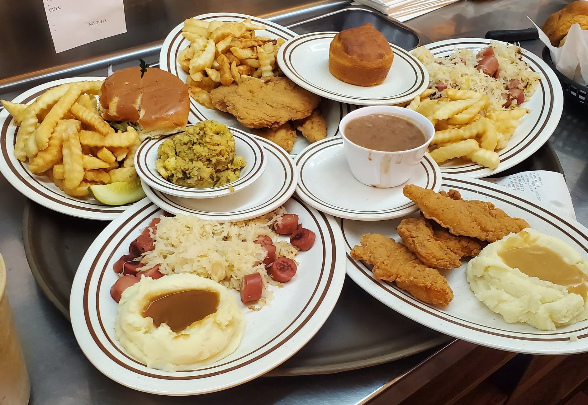 😋👨‍👩‍👧‍👦 Your table is set,... - Harding's Family Restaurant | Facebook