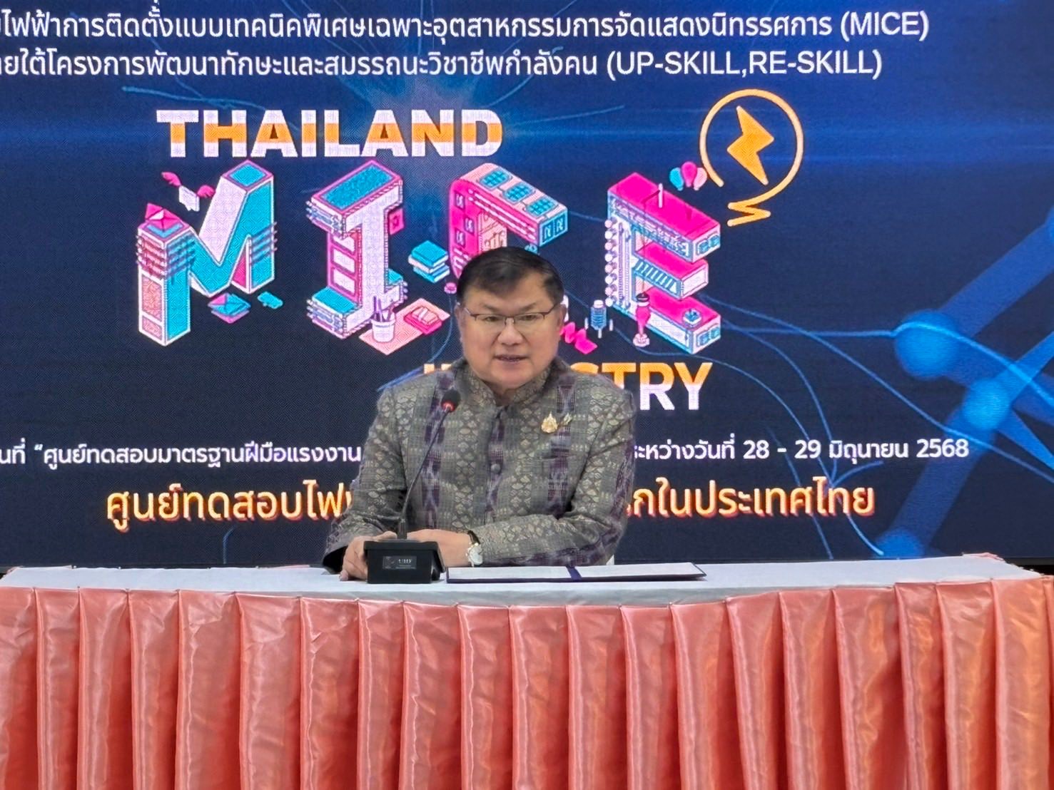นายณฐพล วิถี รอง ผวจ.อุดรธานี... - Udonthani Update | Facebook