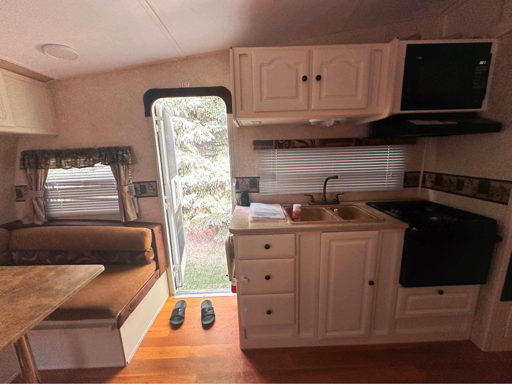 2009 Keystone Outback Loft 27L in great condition! Selling it in the ...