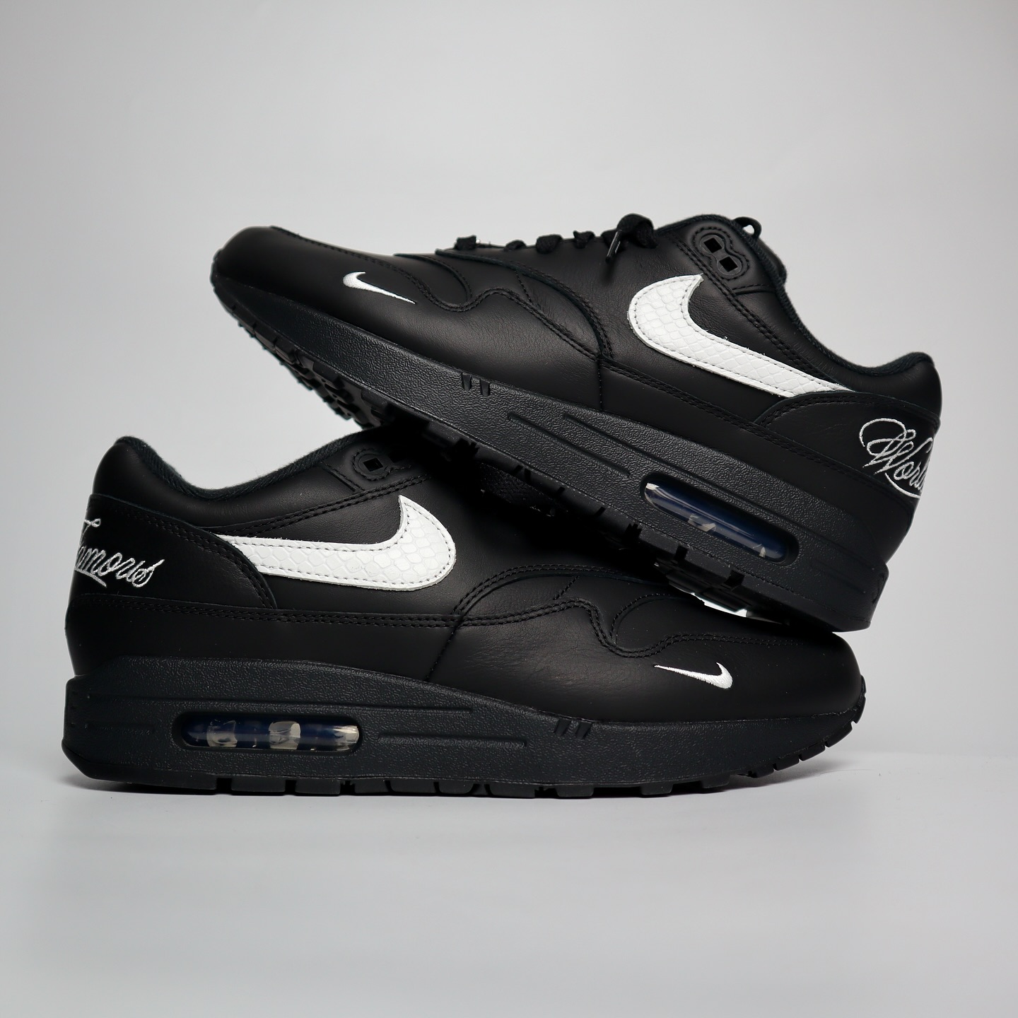 Closer look at the Supreme x Nike Air Max 1 
