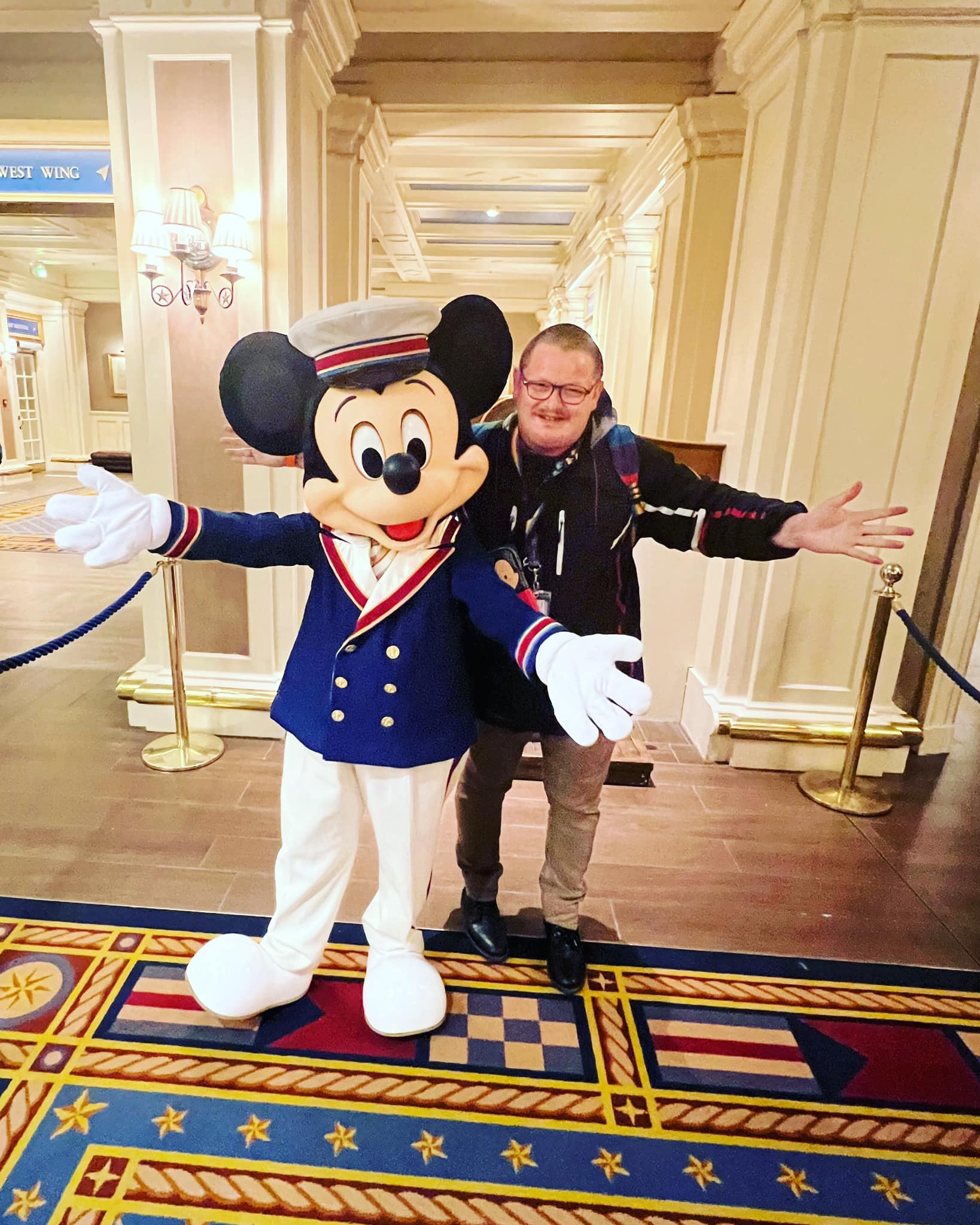 コミック・アニメ Disney Newport Bay Club Captain Mickey コミック